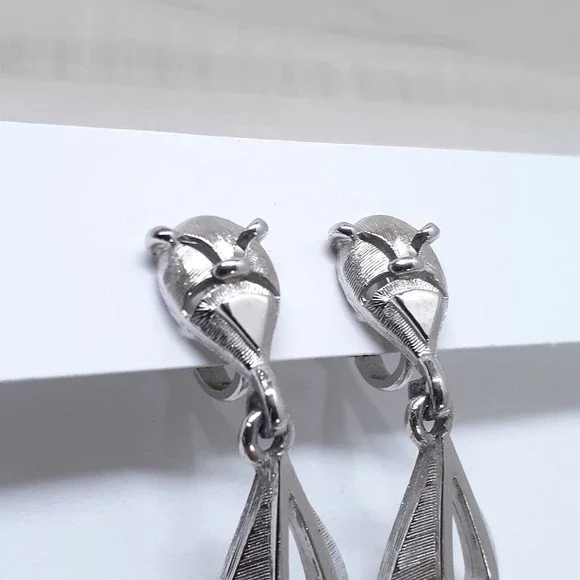 Vintage Crown Trifari Earrings Signed Clip On Silver Tone Dangle - Picture 7 of 16